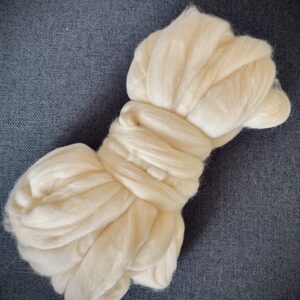 Kammfilz_wollweiss_300g
